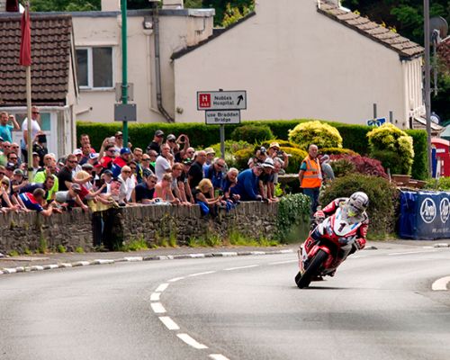 Isle of Man Tourist Trophy: Madmen and the Brave